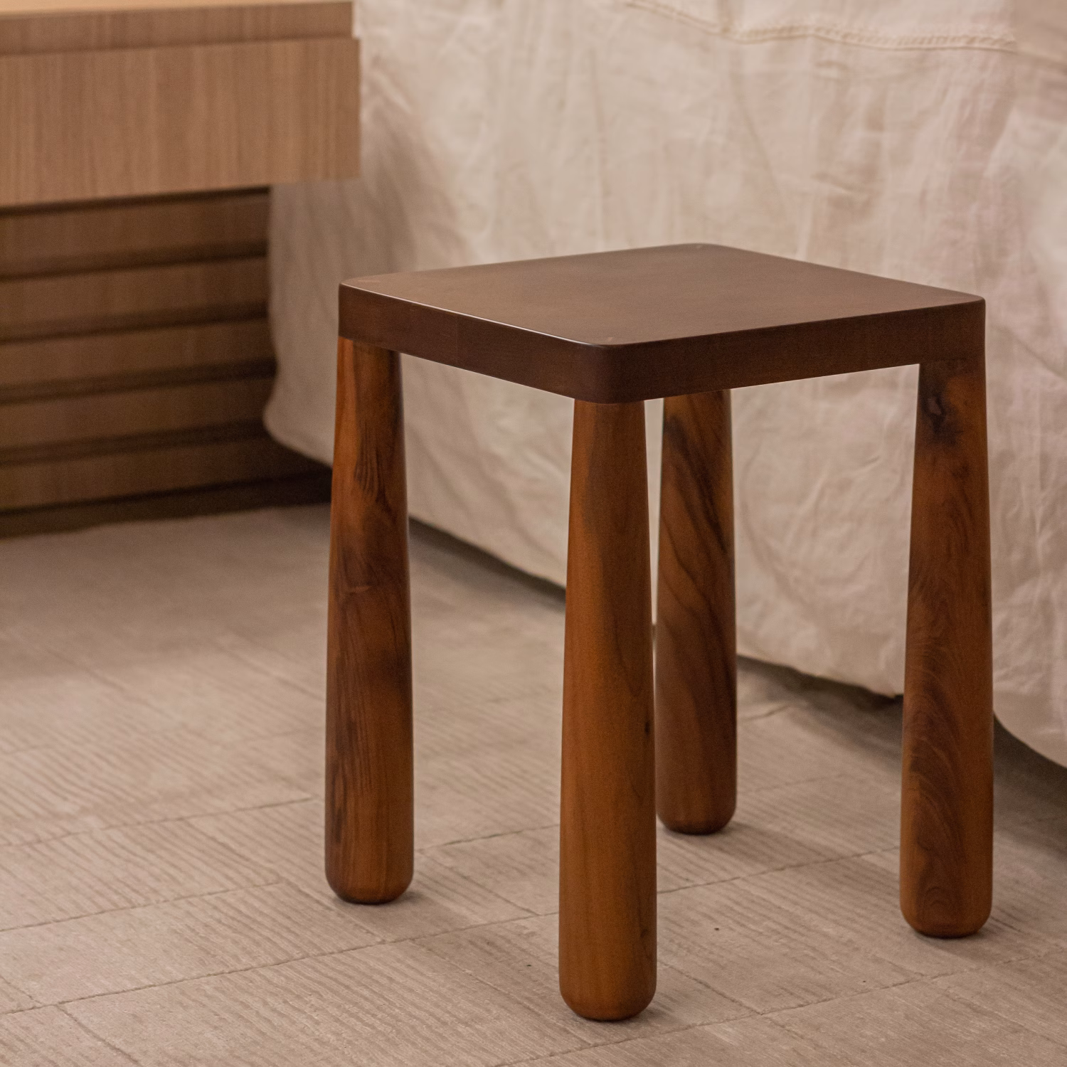 Mesinha Zem, Mesa lateral, Mesa de apoio, Mesa lateral em madeira, Mesa de apoio em madeira.